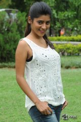 Gayatri at Bandhook Movie Platinum Disc Function